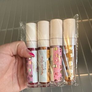 #55  $96 MIXED RETAIL AMINNAH LIP GLOSS BUNDLE